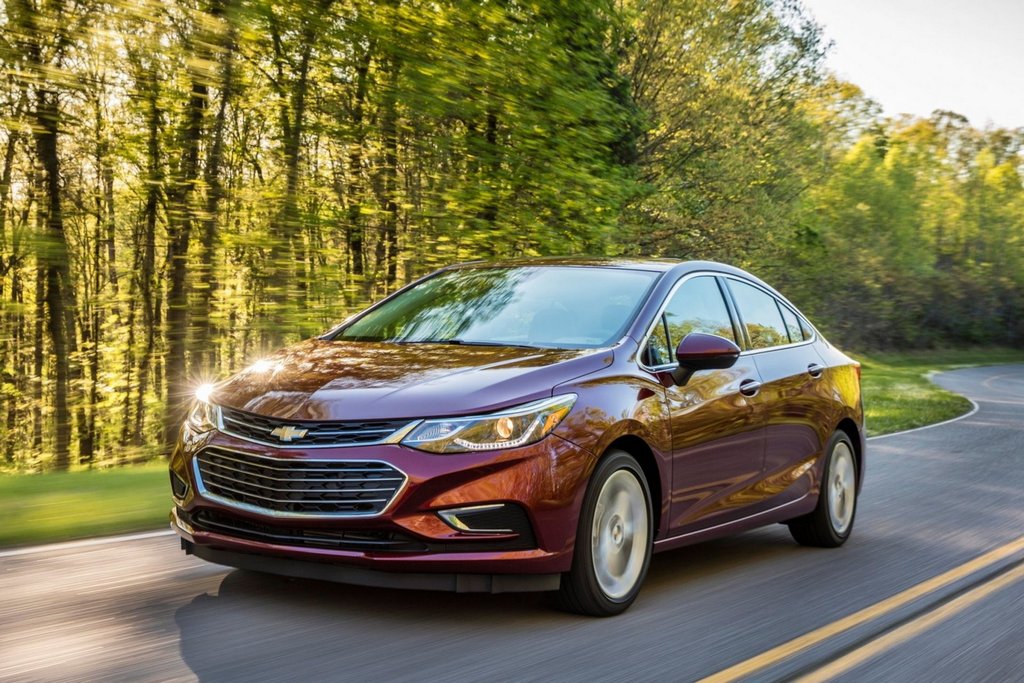 Компактний седан Chevrolet Cruze другого покоління