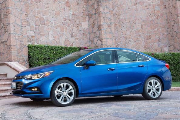 Компактний седан Chevrolet Cruze другого покоління Фото 10