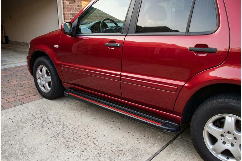Mercedes ML W163 1997-2005 рр. Бокові пороги Maya Red (2 шт., алюміній) Фото 1
