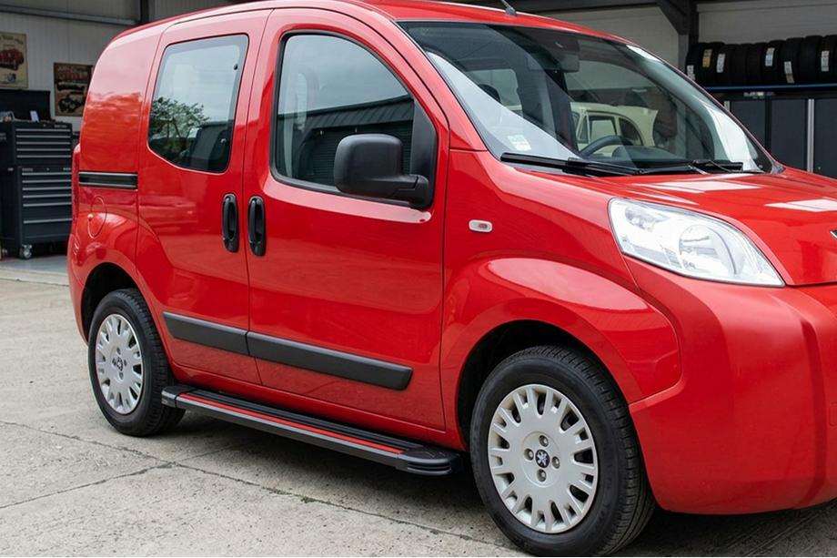Peugeot Bipper 2008-2017 рр. Бокові пороги Maya Red (2 шт., алюміній)