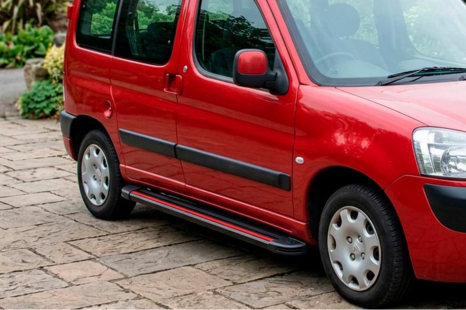 Peugeot Partner 1996-2008 рр. Бокові пороги Maya Red (2 шт., алюміній) Фото 1