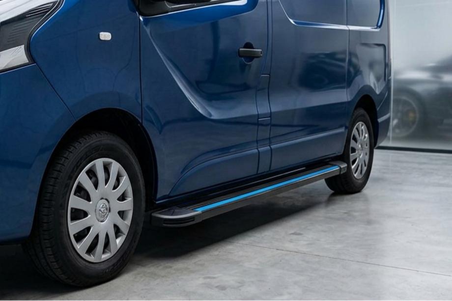 Nissan Primastar 2002-2014 рр. Бокові пороги Maya Blue (2 шт., алюміній) Довга база Фото 1