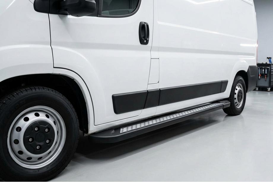 Fiat Ducato 2006-2025 рр. Бокові пороги New Vision Black (2 шт., алюміній) Довга база Фото 1