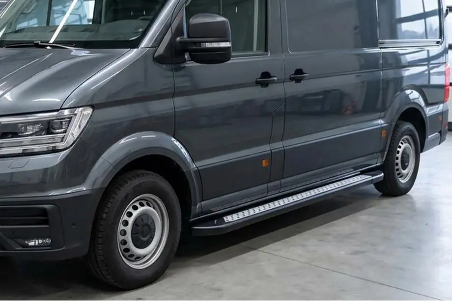 Volkswagen Crafter 2016- рр. Бокові пороги New Vision Black (2 шт., алюміній) Long/ExtraLong Фото 1