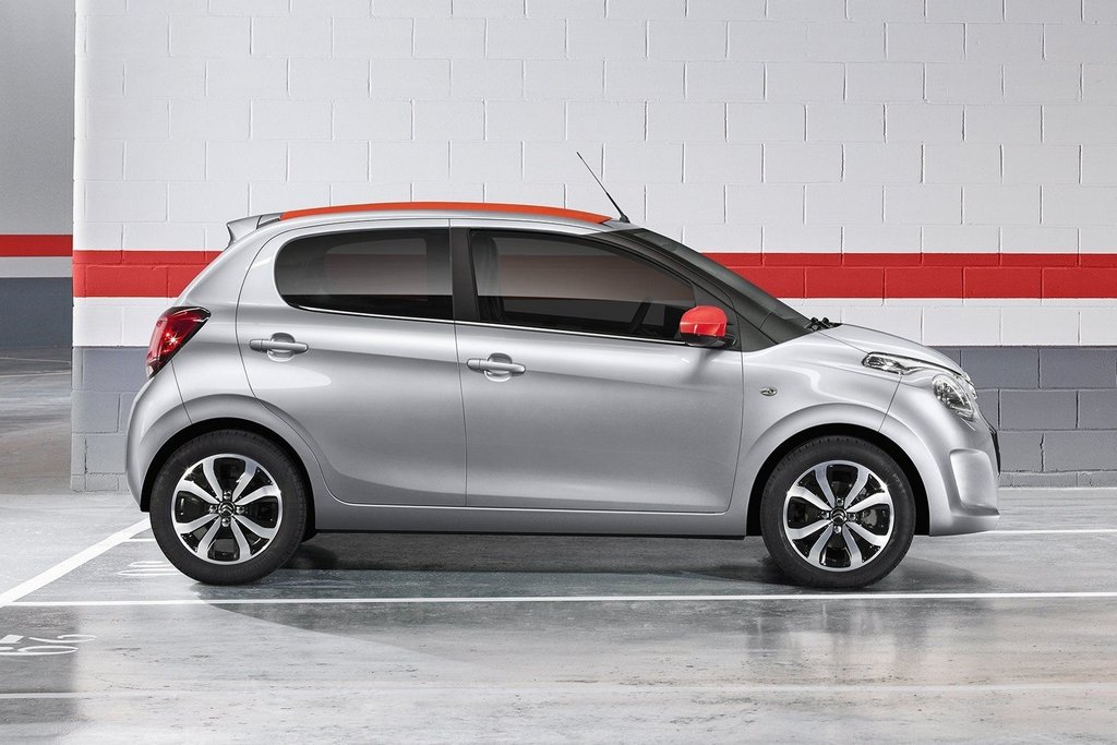 Огляд п’ятидверного хетчбека Citroen C1