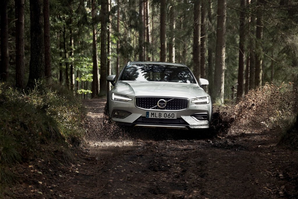 Огляд вседорожнього універсала Volvo V60 Cross Country