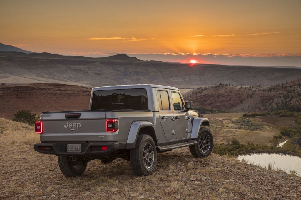 Огляд повнопривідного рамного пікапа Jeep Gladiator