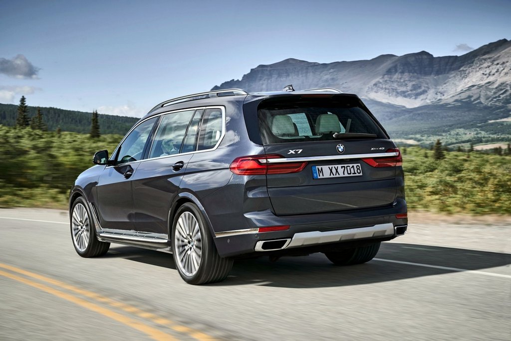 Огляд повнорозмірного кросовера BMW X7