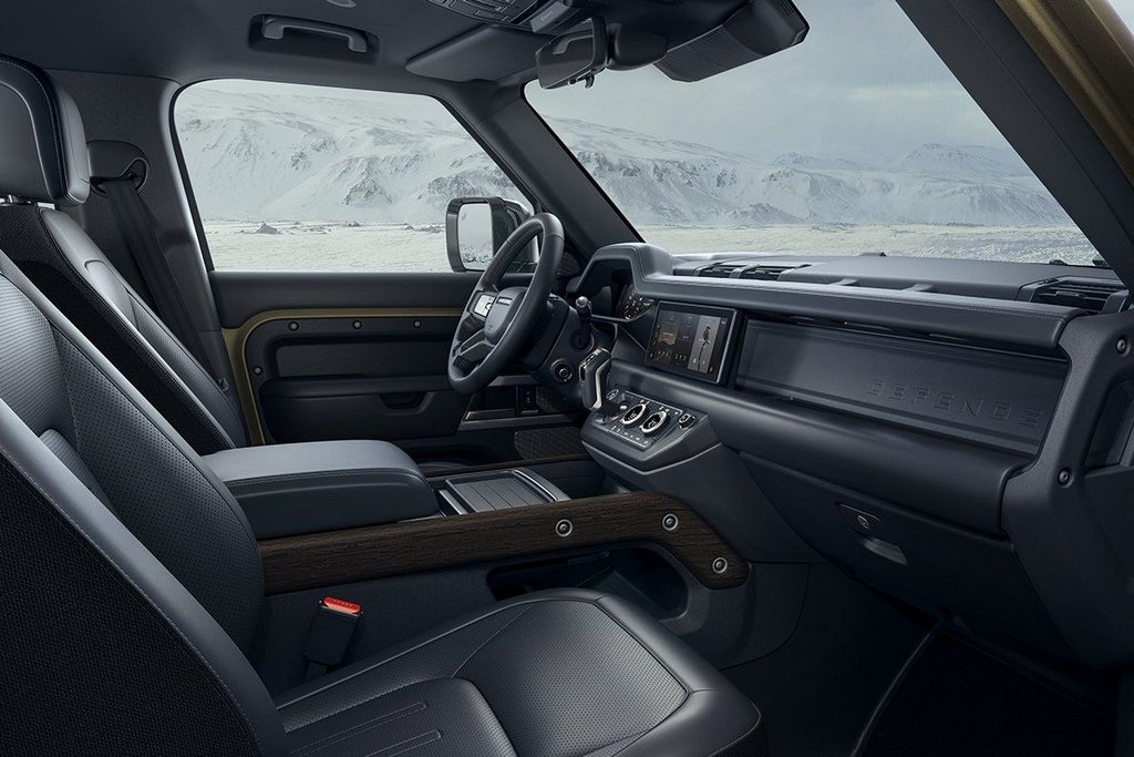 Преміальний п’ятидверний позашляховик Land Rover Defender 110
