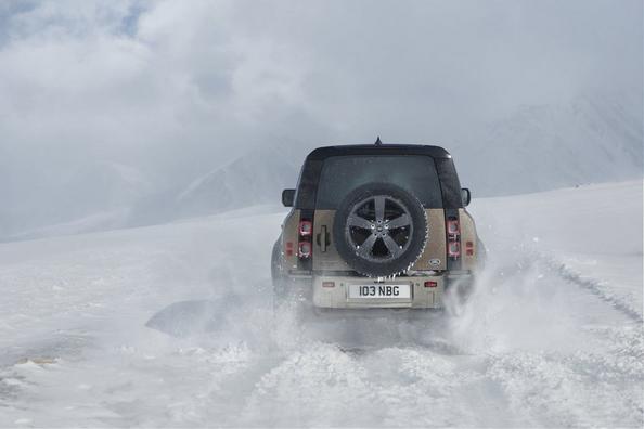 Преміальний п’ятидверний позашляховик Land Rover Defender 110 Фото 7
