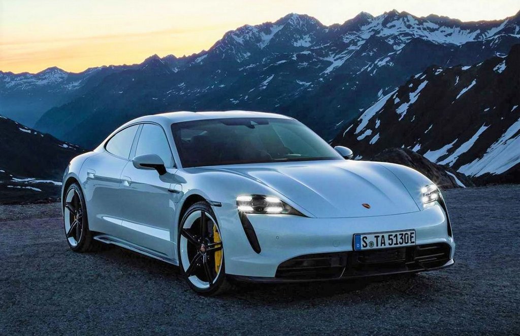 Електричний повнопривідний спорт-седан Porsche Taycan