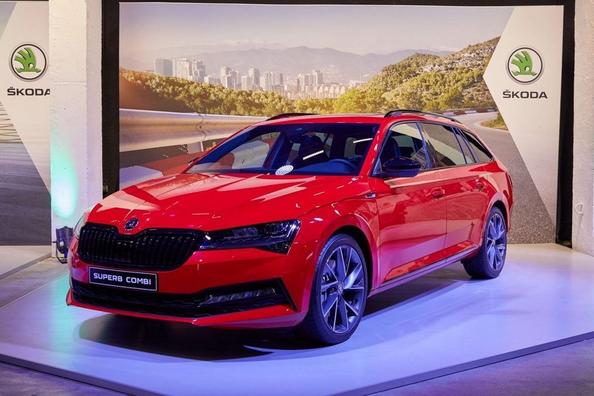 Рестайлінгова версія універсала Skoda Superb Combi