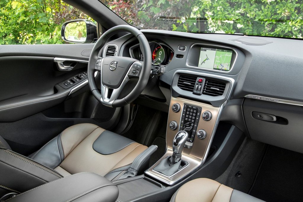 Позашляхова модифікація хетчбека Volvo V40 Cross Country