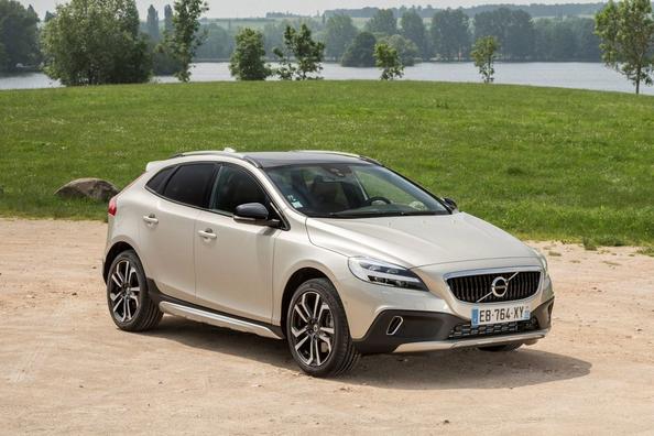Позашляхова модифікація хетчбека Volvo V40 Cross Country Фото 1