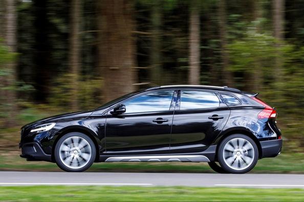 Позашляхова модифікація хетчбека Volvo V40 Cross Country Фото 4