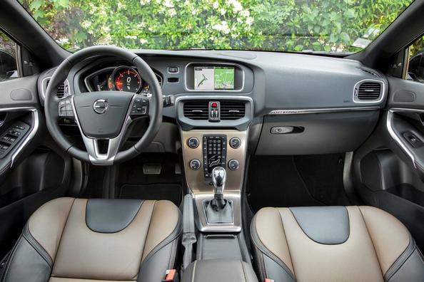 Позашляхова модифікація хетчбека Volvo V40 Cross Country Фото 12