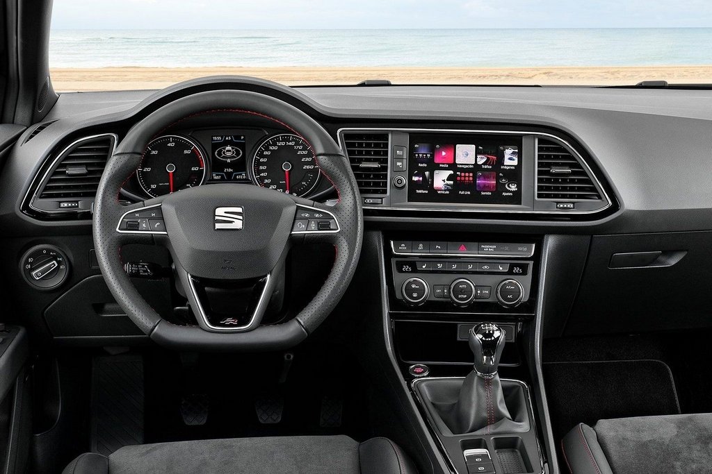 Огляд компактного п’ятидверного хетчбека Seat Leon