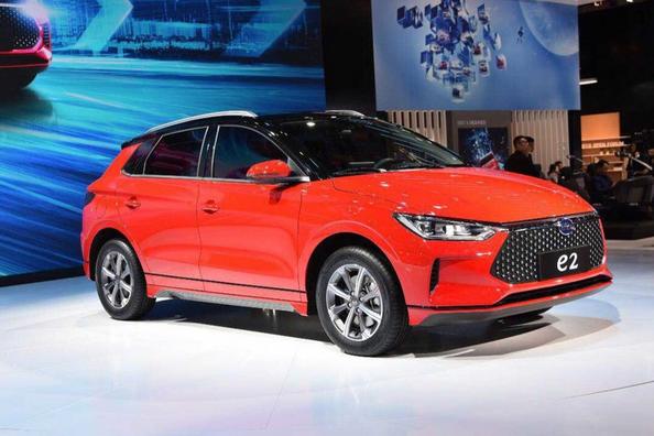 Електричний п’ятидверний хетчбек BYD e2