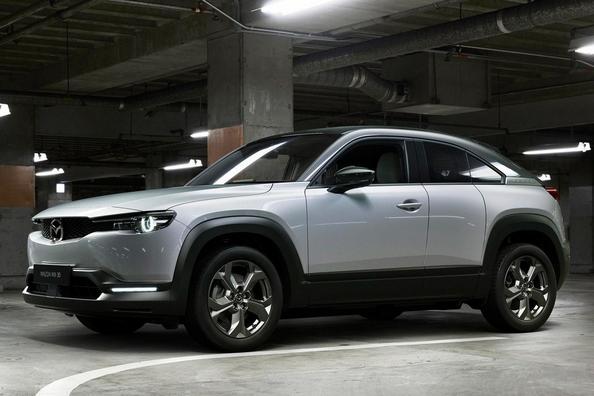 Кросовер Mazda MX-30: перший серійний електромобіль японської компанії Фото 13