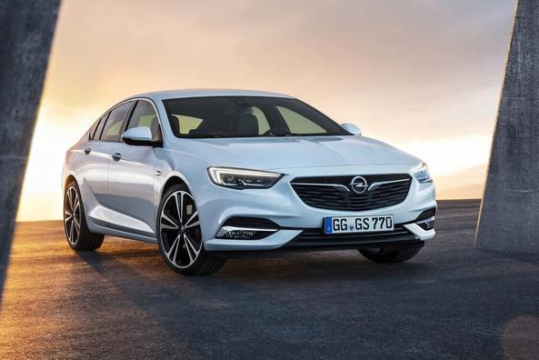 Огляд середньорозмірного лифтбека Opel Insignia Grand Sport Фото 8