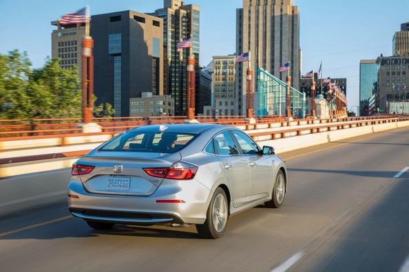 Третє покоління гібридного седана Honda Insight Фото 10
