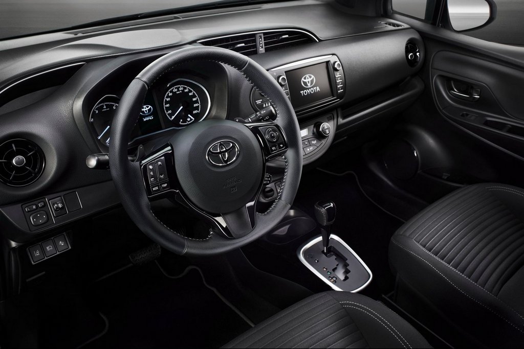Огляд оновленого субкомпактного хетчбека Toyota Yaris
