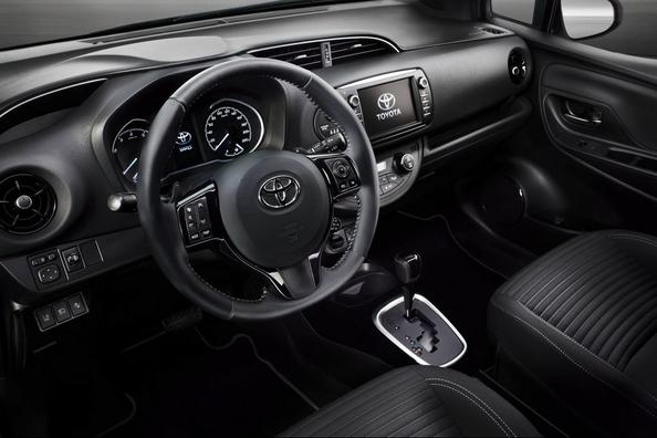 Огляд оновленого субкомпактного хетчбека Toyota Yaris Фото 9