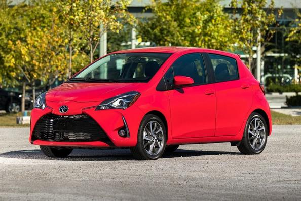 Огляд оновленого субкомпактного хетчбека Toyota Yaris Фото 1