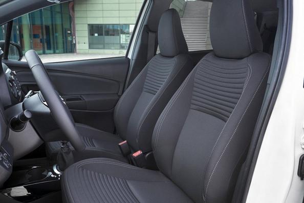 Огляд оновленого субкомпактного хетчбека Toyota Yaris Фото 8