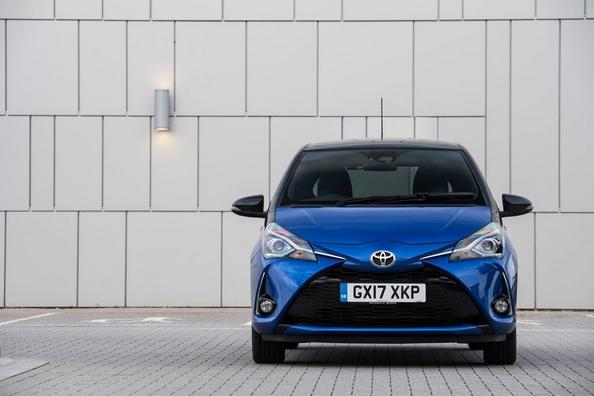 Огляд оновленого субкомпактного хетчбека Toyota Yaris Фото 6