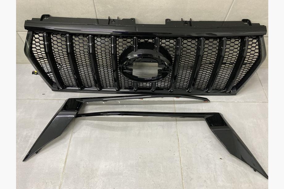Toyota Land Cruiser Prado 150 2009-2023 рр. Решітка 2017↗ LED (Zeus Black, з Black віями) Фото 3