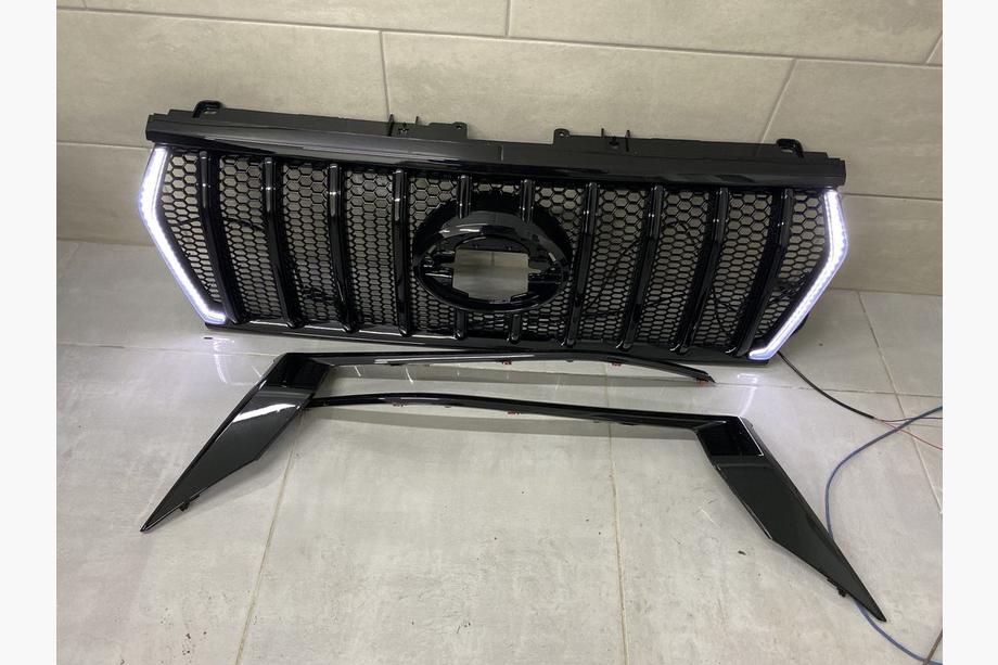 Toyota Land Cruiser Prado 150 2009-2023 рр. Решітка 2017↗ LED (Zeus Black, з Black віями) Фото 5