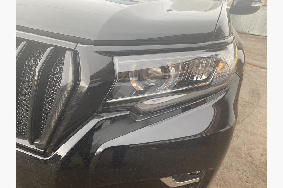 Toyota Land Cruiser Prado 150 2009-2023 рр. Решітка 2017↗ LED (Zeus Black, з Black віями) Фото 10