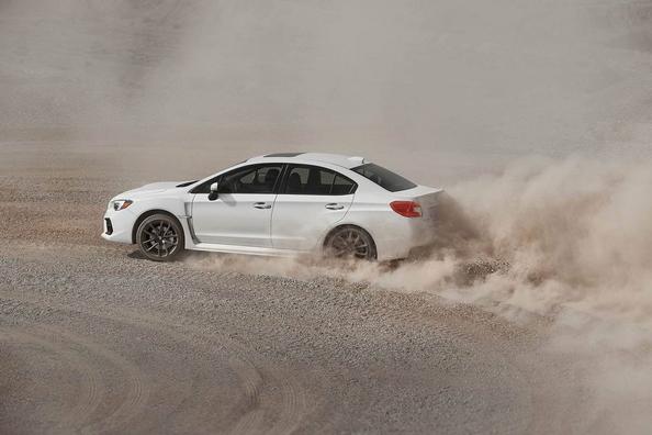 Оновлений спортивний седан Subaru WRX Фото 4