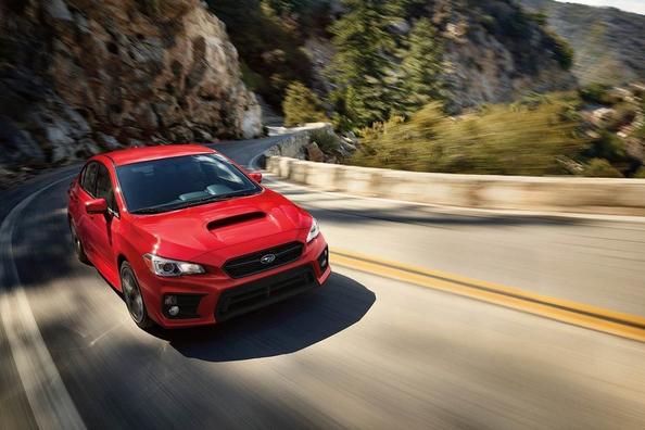 Оновлений спортивний седан Subaru WRX Фото 1
