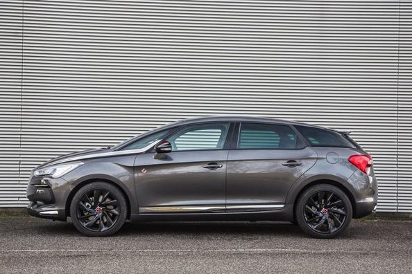 Оновлений п’ятидверний хетчбек Citroen DS5 Фото 8