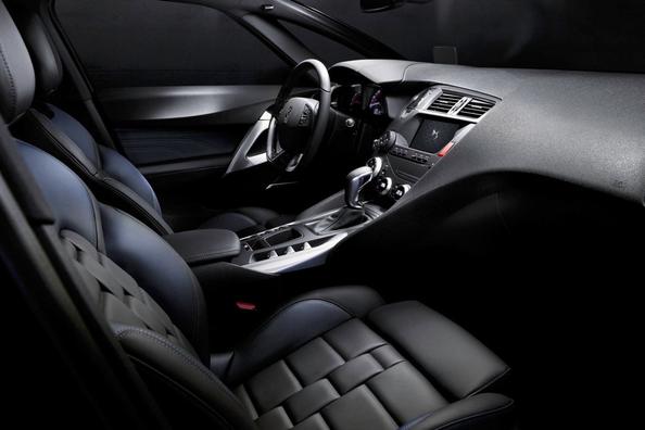 Оновлений п’ятидверний хетчбек Citroen DS5 Фото 6