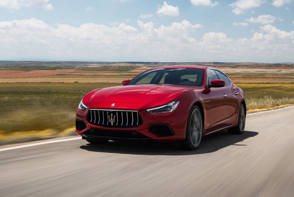 Огляд спортивного седана Maserati Ghibli