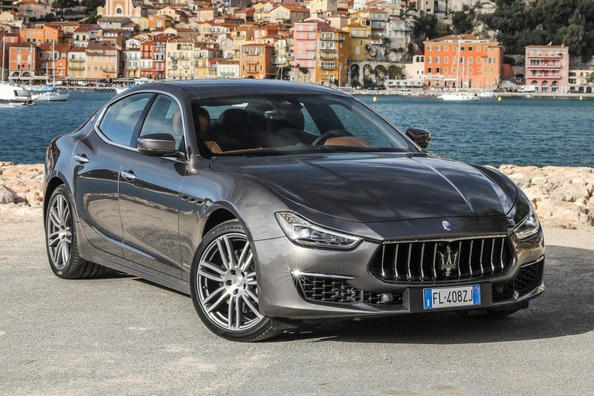 Огляд спортивного седана Maserati Ghibli Фото 1