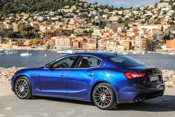 Огляд спортивного седана Maserati Ghibli Фото 14