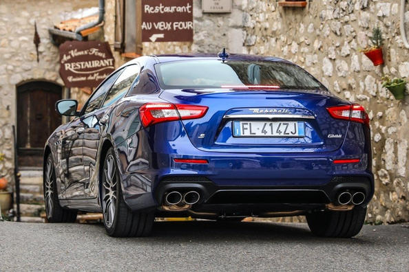 Огляд спортивного седана Maserati Ghibli Фото 16