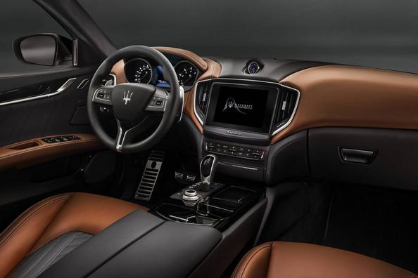 Огляд спортивного седана Maserati Ghibli Фото 10
