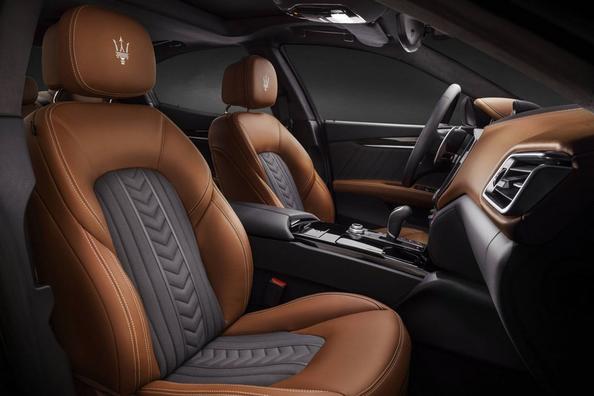 Огляд спортивного седана Maserati Ghibli Фото 11