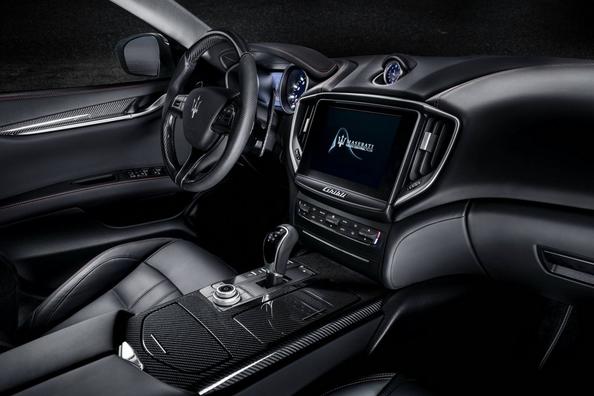 Огляд спортивного седана Maserati Ghibli Фото 13