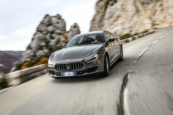 Огляд спортивного седана Maserati Ghibli Фото 2