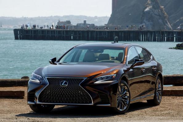 Повнорозмірний люксовий седан Lexus LS 500