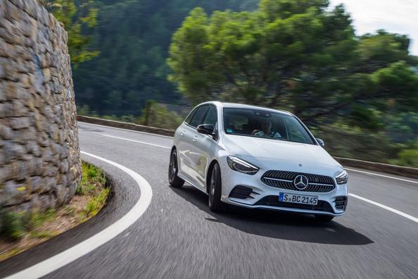 Субкомпактвэн третього покоління Mercedes-Benz B-Class Фото 2