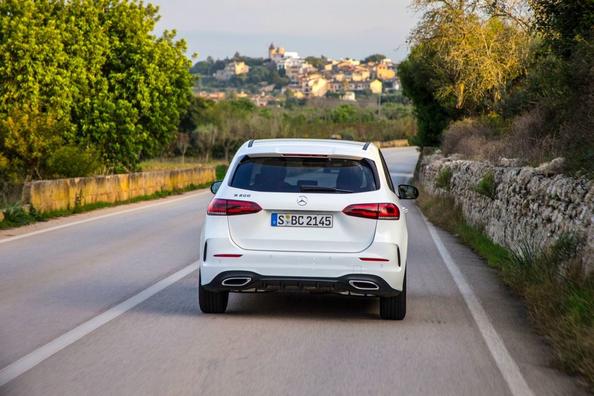 Субкомпактвэн третього покоління Mercedes-Benz B-Class Фото 16