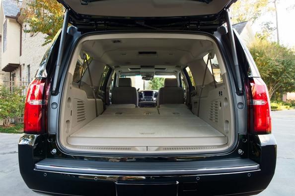 Огляд крупноразмерного позашляховика Chevrolet Suburban Фото 8