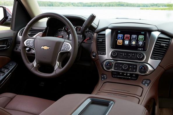 Огляд крупноразмерного позашляховика Chevrolet Suburban Фото 6